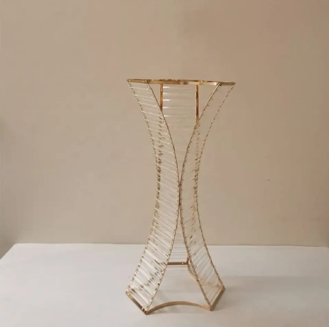 Elegant 32-inch gold centerpiece stand for flowers and décor rentals in Houston